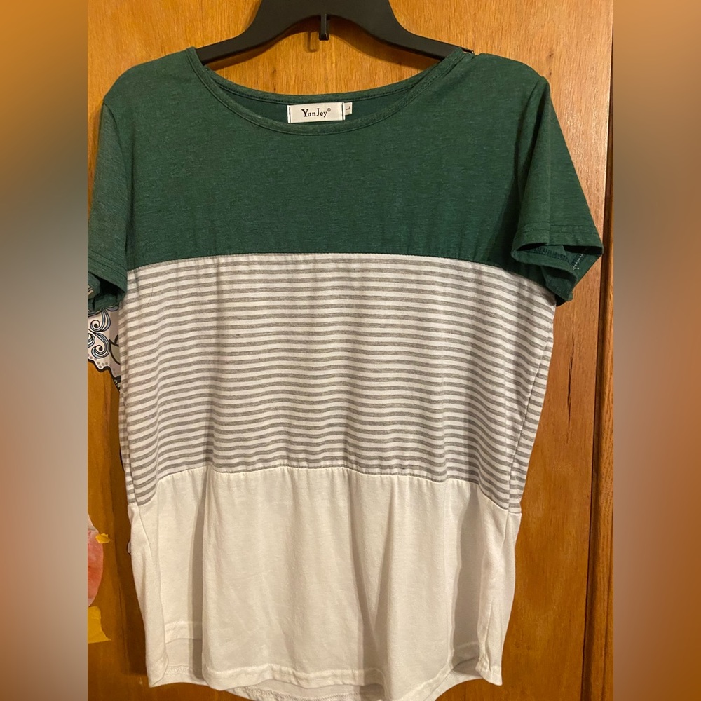 Selling a cute top!